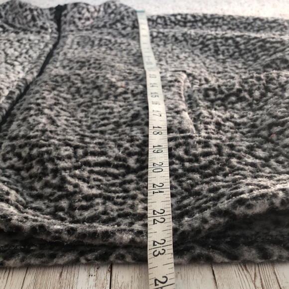 “Express” One Eleven, Black/grey Sherpa, cropped zip front jacket, junior sz L - Picture 7 of 11